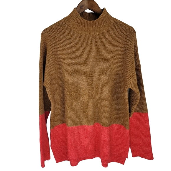 Olive & Oak Sweaters - ❤️ Olive and oak color block sweater size L